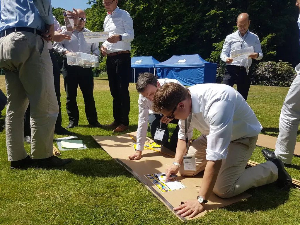 Teamevent Building Bridges Gruppenbild